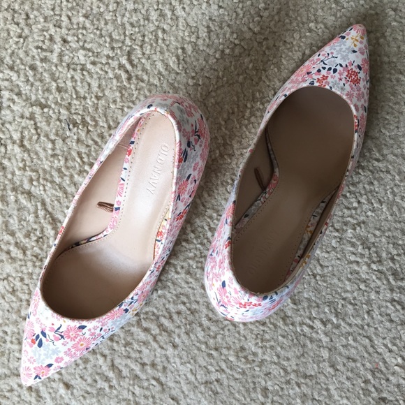 Old Navy Floral Pump - Picture 2 of 5
